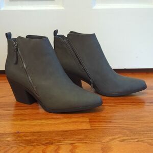 Just Fab Carlee Side Zip Heeled Bootie